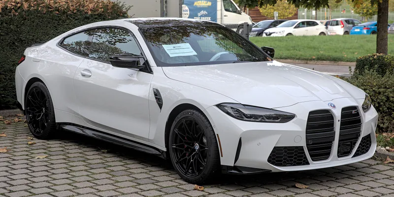 Грузияда жалға берілетін BMW M4 Competition көлігі
