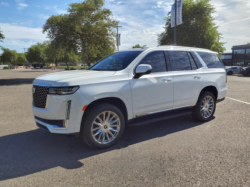 Грузияда жалға берілетін Cadillac Escalade көлігі