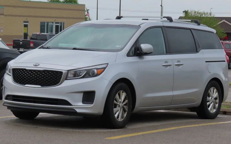 Грузияда жалға берілетін Kia Carnival көлігі