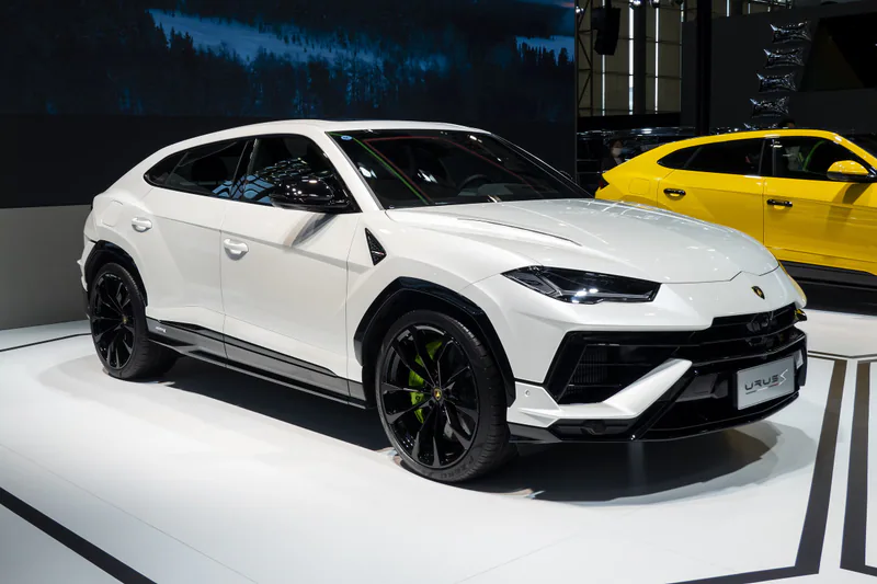 Грузияда жалға берілетін Lamborghini Urus көлігі