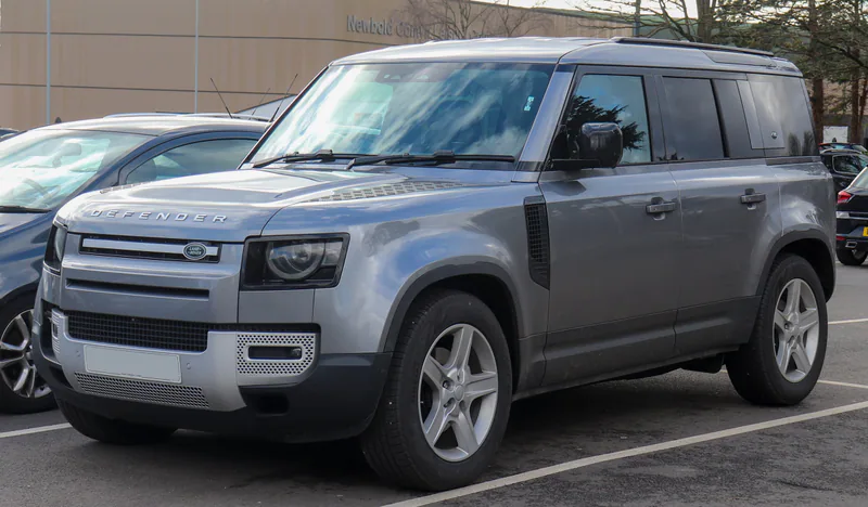 خودروی اجاره‌ای Land Rover Defender در گرجستان