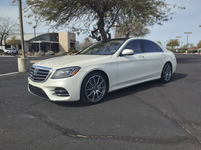 Грузияда жалға берілетін Mercedes-Benz S-Class көлігі