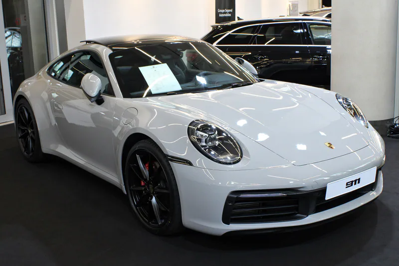 Грузияда жалға берілетін Porsche 911 Carrera көлігі