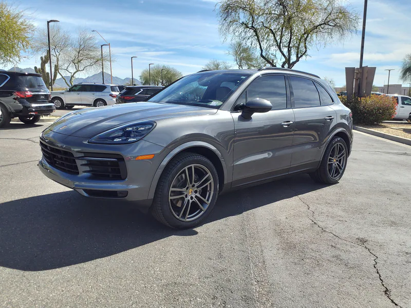 سيارة Porsche Cayenne للإيجار في جورجيا