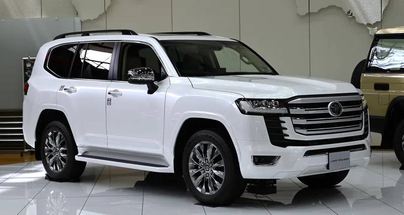 Грузияда жалға берілетін Toyota Land Cruiser 300 көлігі